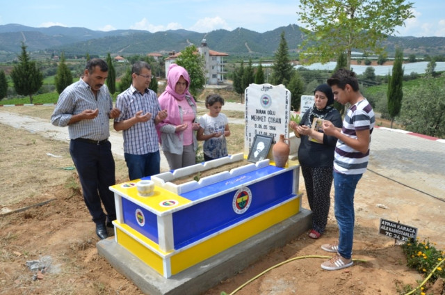 Kefeni de Mezarı da Sarı Lacivert