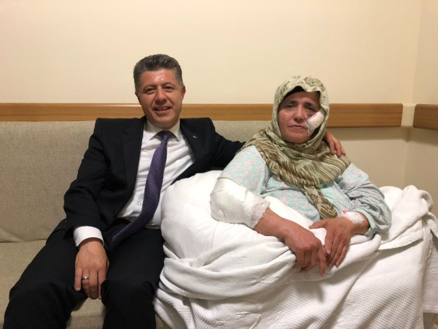 Milletvekilliği Sevincini Hastanede Yatan Annesiyle Paylaştı