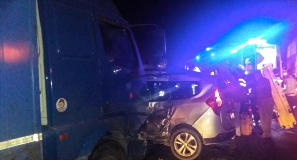 Manisa’da Kamyon ile Çarpışan Hafif Ticari Araçtaki 2 Kişi Öldü, 2 Kişi Yaralandı