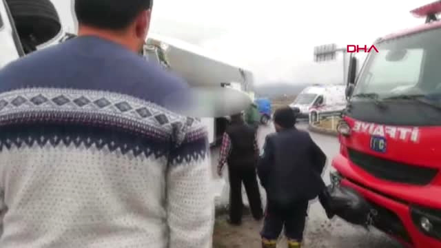 Manisa’da Otobüs ile Kamyon Çarpıştı: 2’si Ağır 17 Yaralı