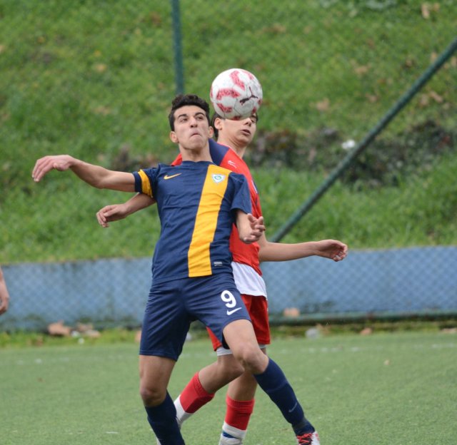 Büyükşehir’in U-16 Futbol Takımı İlk Yarıda Attığı Gollerle 3 Puanı Kaptı