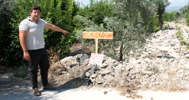 50 yıldır kullanılan yol ‘Özel mülkiyettir’ yazısıyla kapatıldı, mahalleli mağdur oldu